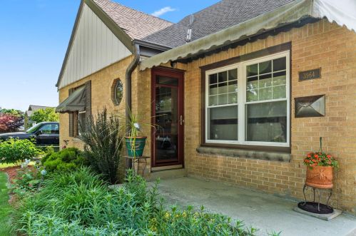 3964 56th St, Milwaukee, WI 53220-2633