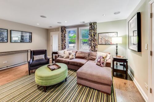 1032 Crosby St, Chicago IL  60610-2404 exterior