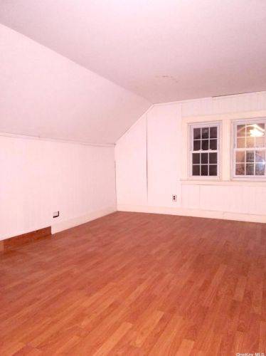 37 Fremont Rd, Valley Stream NY 11581-2106 exterior