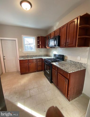 21 Leonard Ave, Camden NJ 08105-2404 exterior