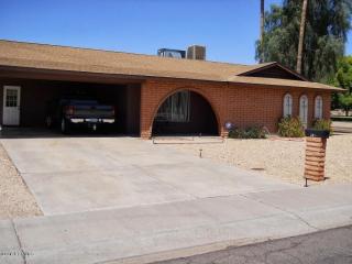 3902 Paradise Dr, Phoenix AZ  85028-1430 exterior