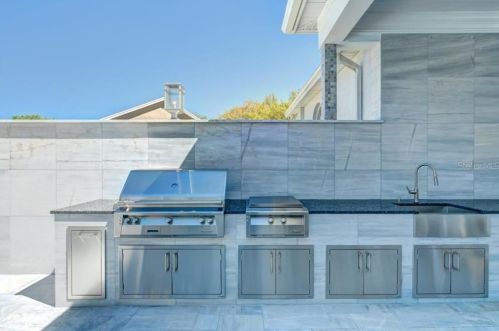 2819 Safe Hbr Dr, Tampa FL 33618-4538 exterior