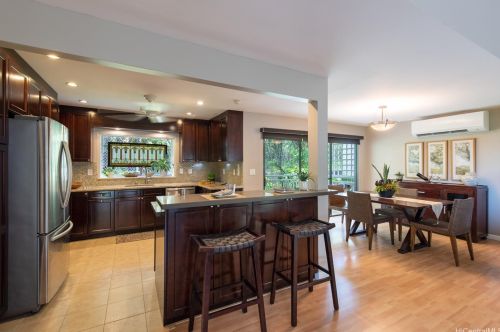 1638 Kalaniiki St, Honolulu, HI 96821-1220