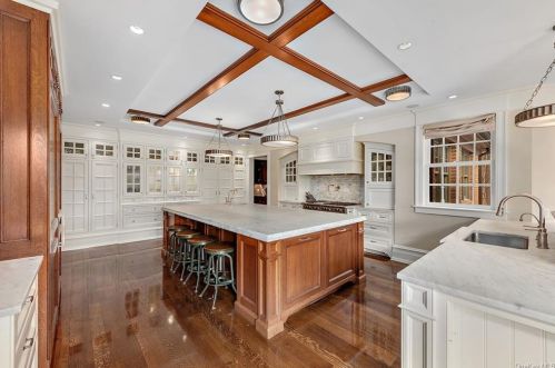 14 Wrights Ml Rd, Armonk NY 10504-1130 exterior