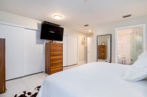 591 Luzon Ave, Tampa FL 33606-3623 exterior