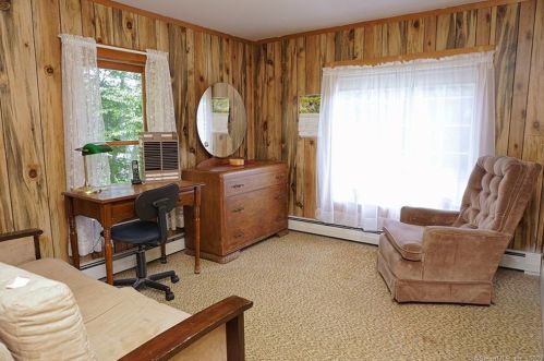 547 Riverside Ave, Torrington CT 06790-4841 exterior