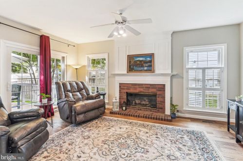 803 Catoctin Cir, Leesburg VA 20176-4951 exterior