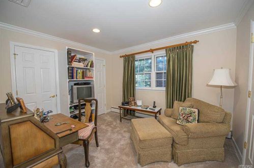 7 Ryder Ct, Huntington Station NY 11746-6142 exterior