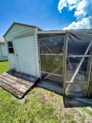 445 Ferris Dr, Fort Pierce FL 34983-1120 exterior