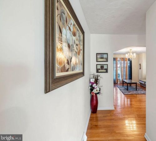 381 Thornhill Dr, Hanover PA  17331-7976 exterior