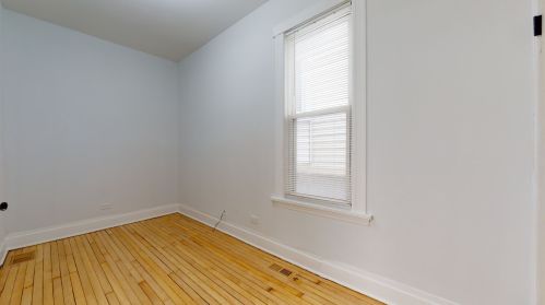 1915 Roscoe St, Chicago IL 60618-5236 exterior