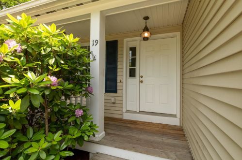 19 Violette Ln, Seabrook NH 03874-4557 exterior