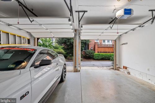 4659 Lambert Dr, Alexandria VA  22311-4942 exterior