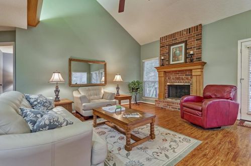 102 Golfview Dr, Montgomery TX 77356-8804 exterior