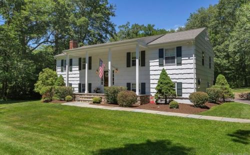 39 Woodchuck Ln, Ridgefield, CT 06877-5726
