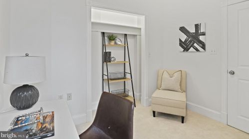 1306 Emerald St, Washington DC 20002-5432 exterior