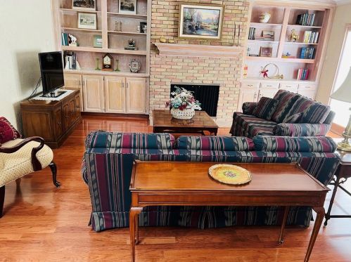 6818 Anglebluff Cir, Dallas TX 75248-4141 exterior