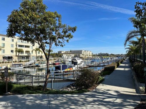 1350 Bayside Cir, Oxnard CA  93035-2148 exterior