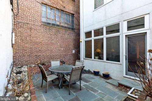 309 Lawrence St, Philadelphia PA 19133-3023 exterior