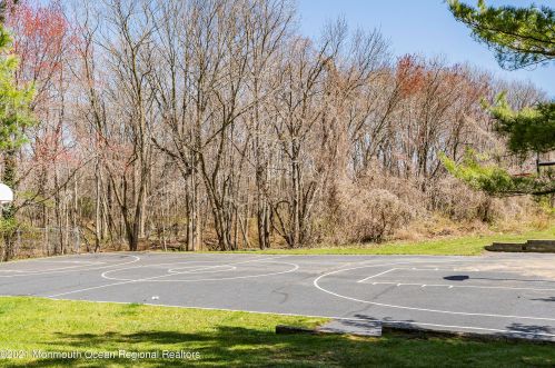 535 Clubhouse Dr, Middletown NJ  07748-1344 exterior