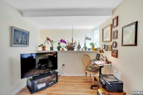 315 Livingston Ct, Edgewater NJ 07020-1639 exterior