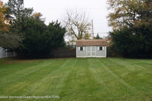 12 Lighthouse Dr, East Freehold NJ 07728-1384 exterior