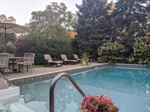 84 Mcclellan Ave, Livingston NJ 07039-1334 exterior