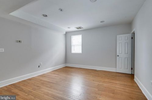 1320 T St, Washington DC 20009-4438 exterior