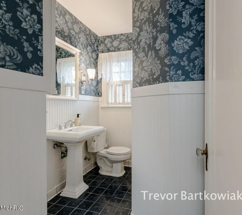 1177 Cornell Rd, Meskegon MI 49441-3833 exterior