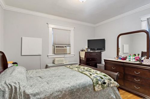 93 Brookside Ave, Mount Vernon NY 10553-1318 exterior