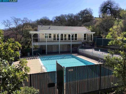 397 Ridgeview Dr, Concord CA 94523-1026 exterior