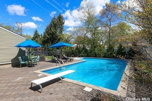 9 Sagamore Ln, Huntington Station NY exterior