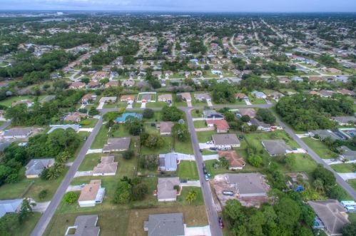 3832 Chicopee St, Fort Pierce FL 34953-5373 exterior