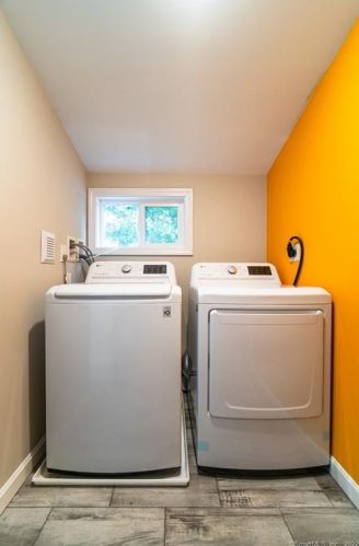 166 Giddings Ave, Windsor CT 06095-3744 exterior