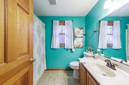 201 Winterset Dr, Springfield MA 01129-1850 exterior