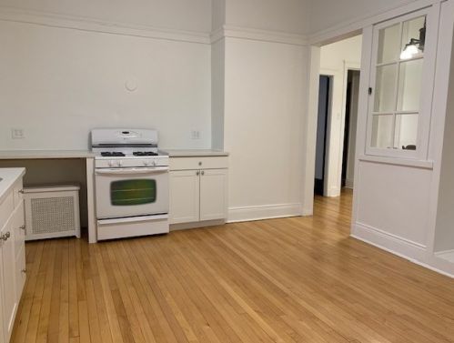 415 Surf St, Chicago IL 60657-6106 exterior