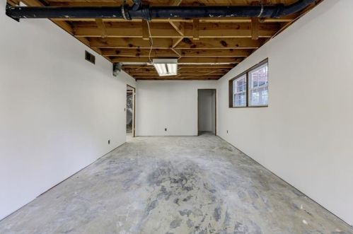 1877 Mercedes Ct, Atlanta GA 30345-3939 exterior