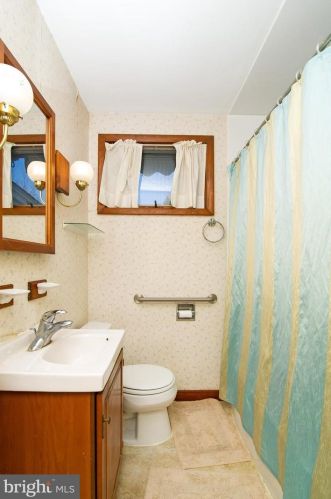 26 Sta Ave, Somerdale NJ 08083-1314 exterior