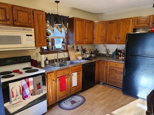 53 Carol Ave, Killingly CT 06239-4244 exterior