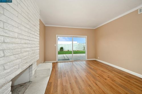 1519 Thornwood Dr, Concord CA 94521-1917 exterior