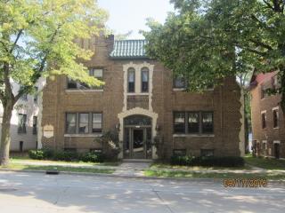 3576 Oakland Ave, Milwaukee WI  53211-2719 exterior