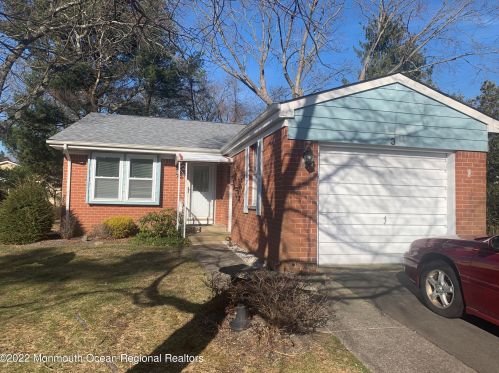 3 Monmouth Ln, Lakehurst, NJ 08759-1712