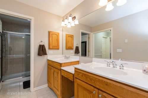 864 Hickman Ln, Bull Valley IL 60098-3027 exterior