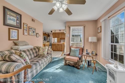 8 Gladstone Ave, Lakehurst NJ 08759-6625 exterior