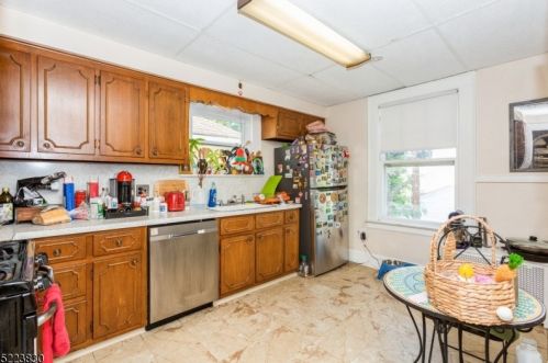 10 Walnut Pkwy, Montclair NJ 07042-4938 exterior