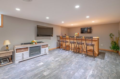 6067 Caldwell Ave, Chicago IL  60646-4835 exterior