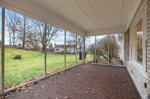 213 Harwick Dr, Pittsburgh PA  15235-5331 exterior