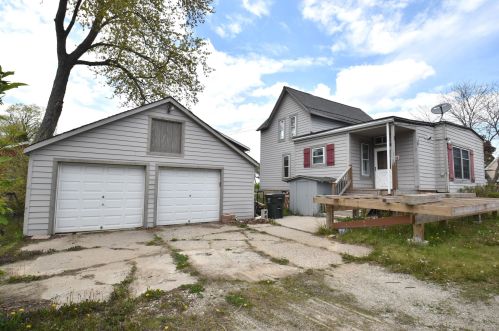 4471 Whitnall Ave, Milwaukee, WI 53235-5354