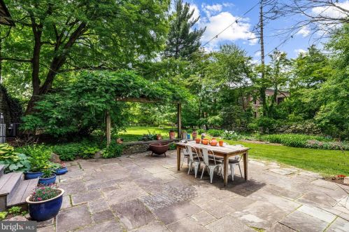 102 Chestnut Hill Ave, Philadelphia PA 19118-2715 exterior