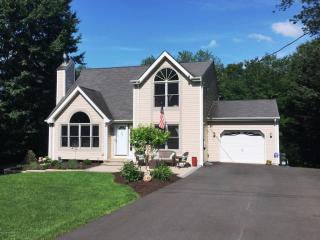 914 Horizon Dr, Stroudsburg, PA 18360-1975